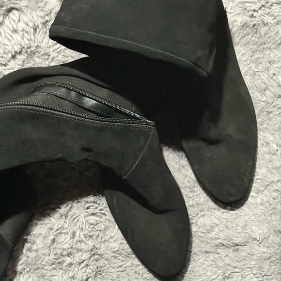 Elegant Black Over-the-Knee Boots - Picture 4 of 5